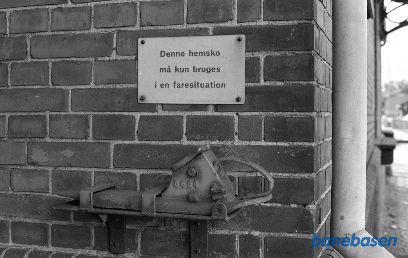Helsingør. Hæmsko på stationsvæggen