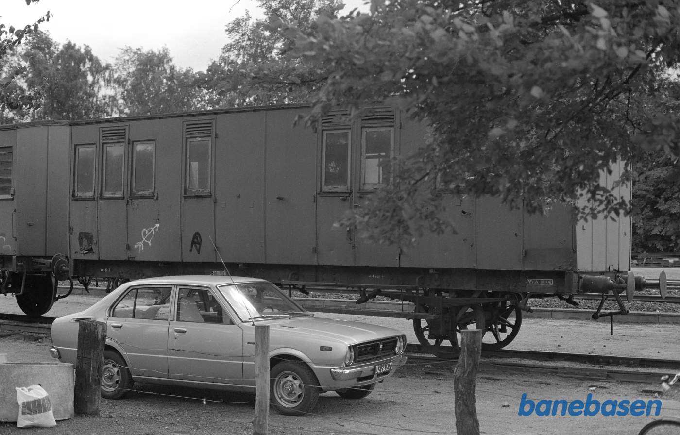 Rungsted station. Gl SFJ kupevogn