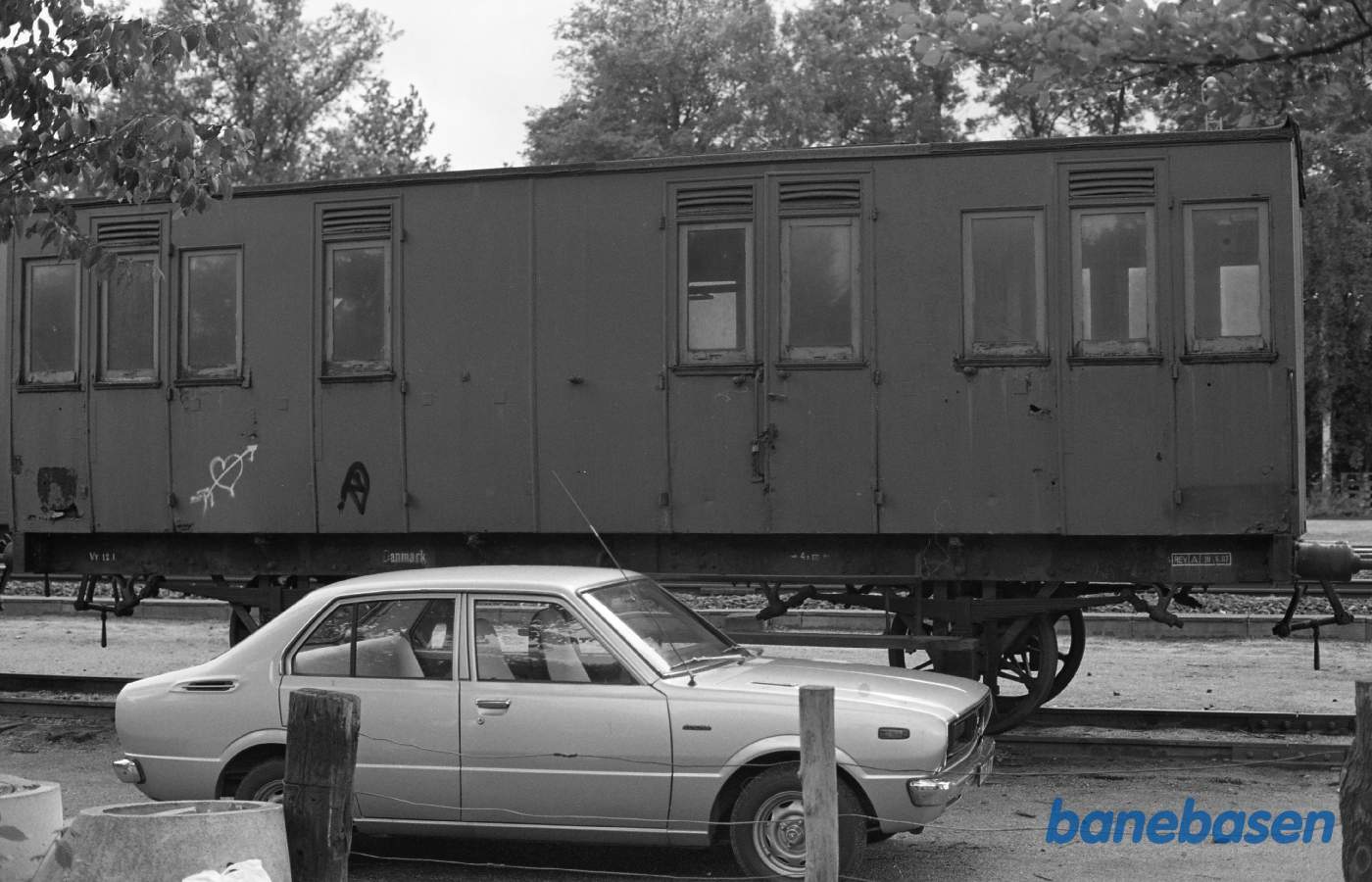 Rungsted station. Gl SFJ kupevogn