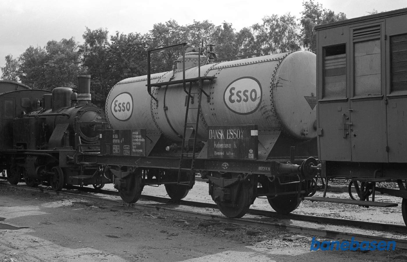 Rungsted station. Esso tankvogn