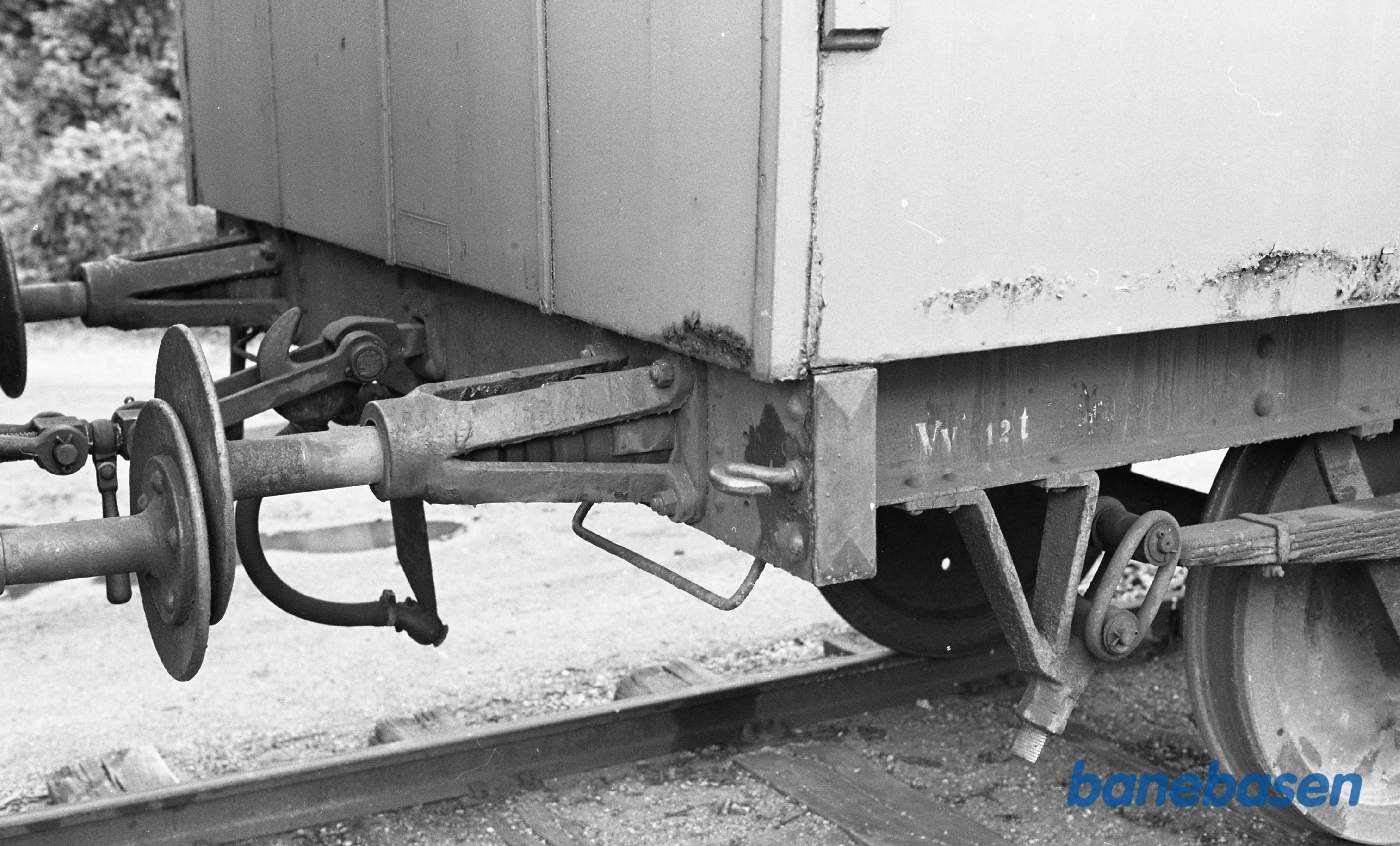 Rungsted station. Gl SFJ kupevogn. Puffer