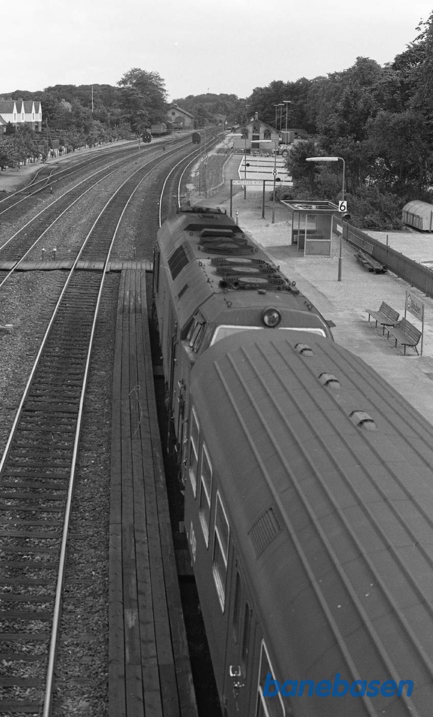 Rungsted station. Kystbanetog med Mz 1455
