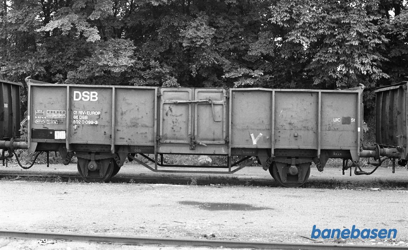 Lyngby station. Åben godsvogn E 5020099-3