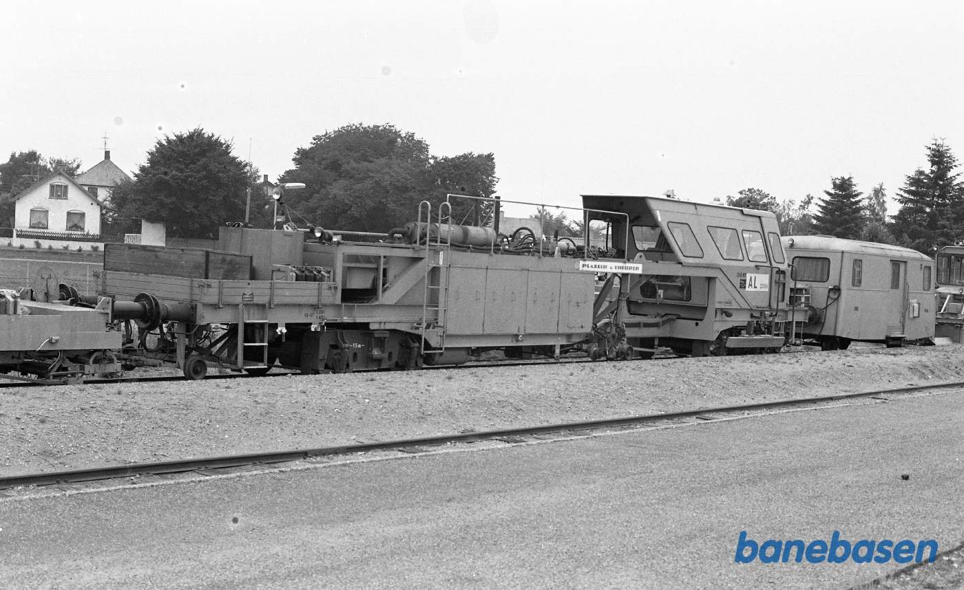 Gilleleje station med arbejdskøretøjer
