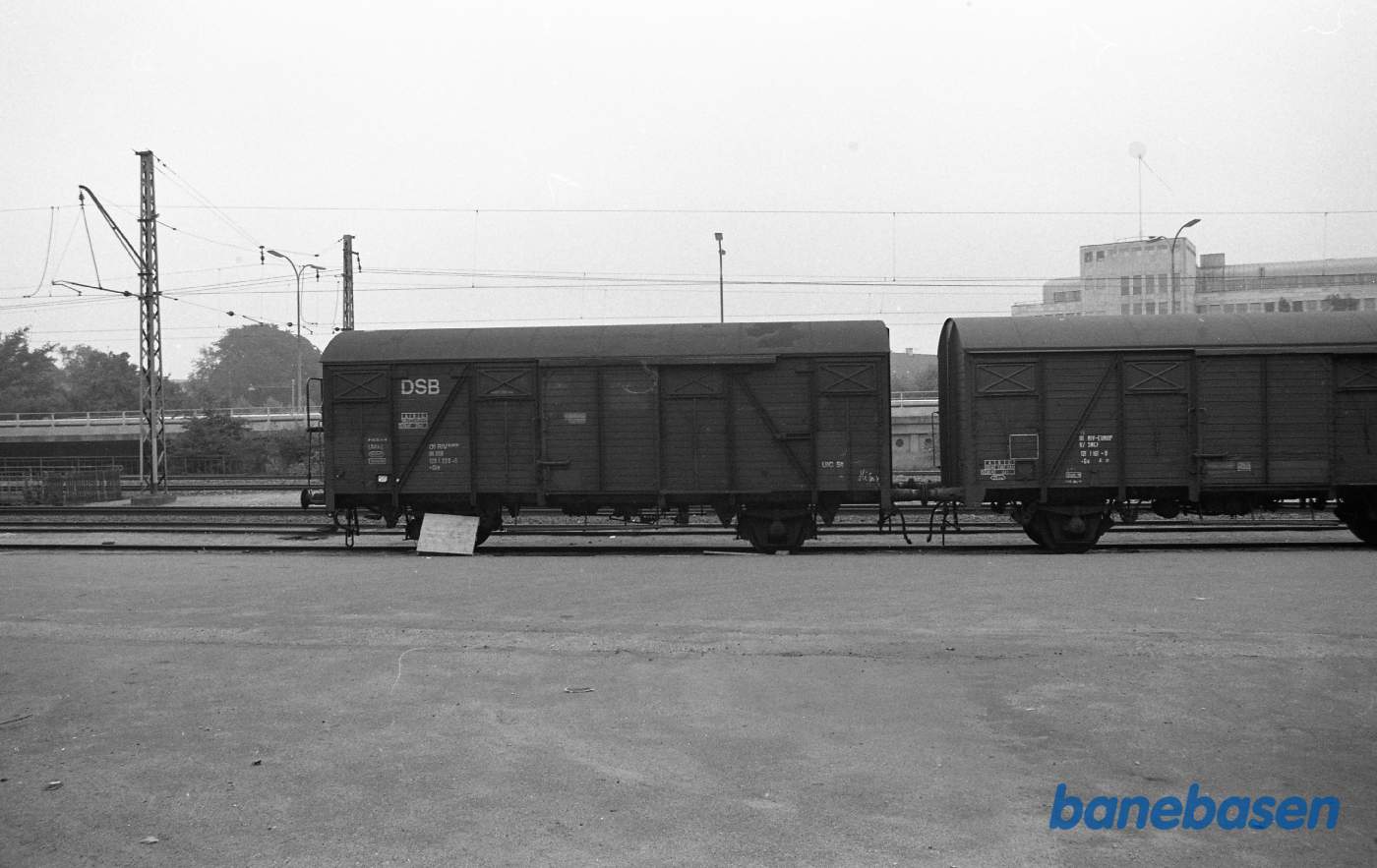 Lyngby station. Lukket godsvogn Gs
