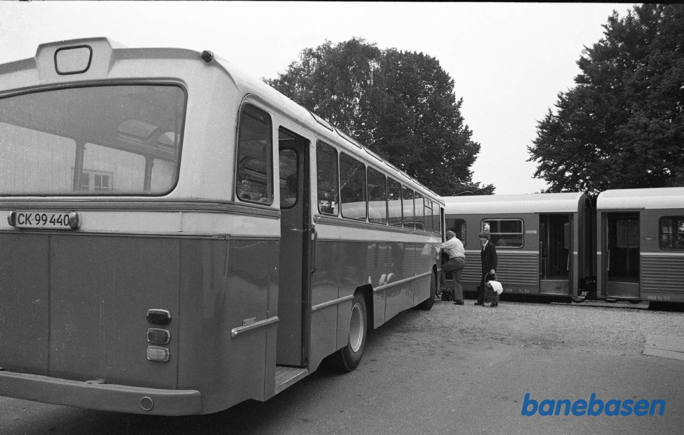 Ålsgårde station. Togbus