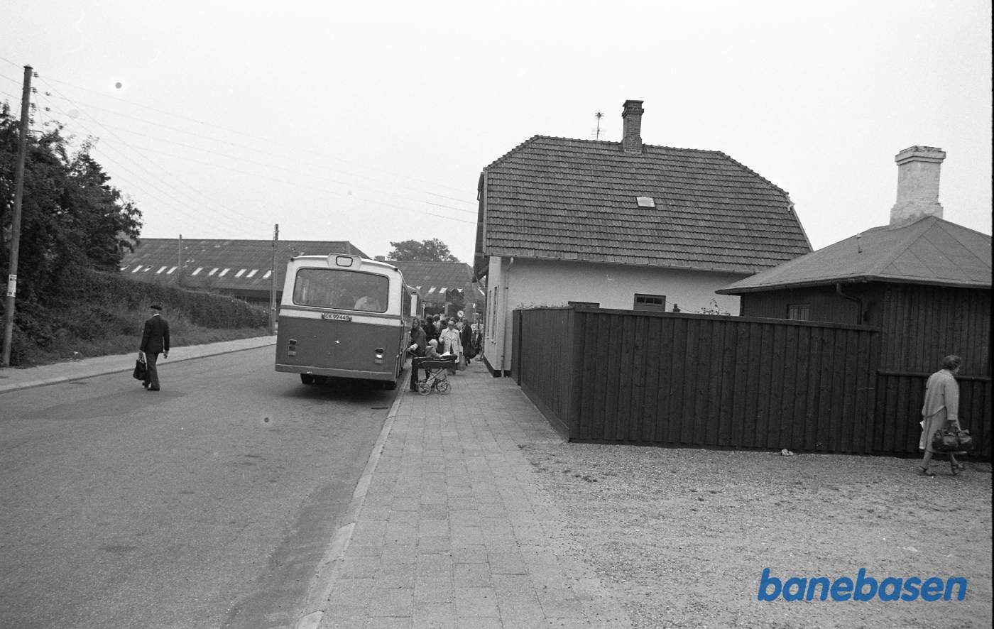 Ålsgårde station. Togbus