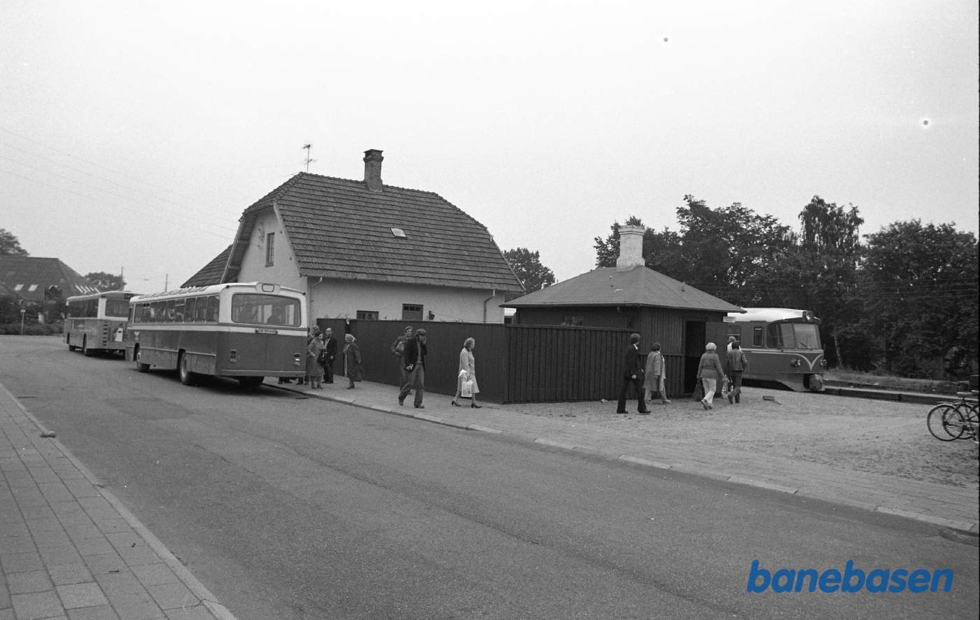 Ålsgårde station. Togbus
