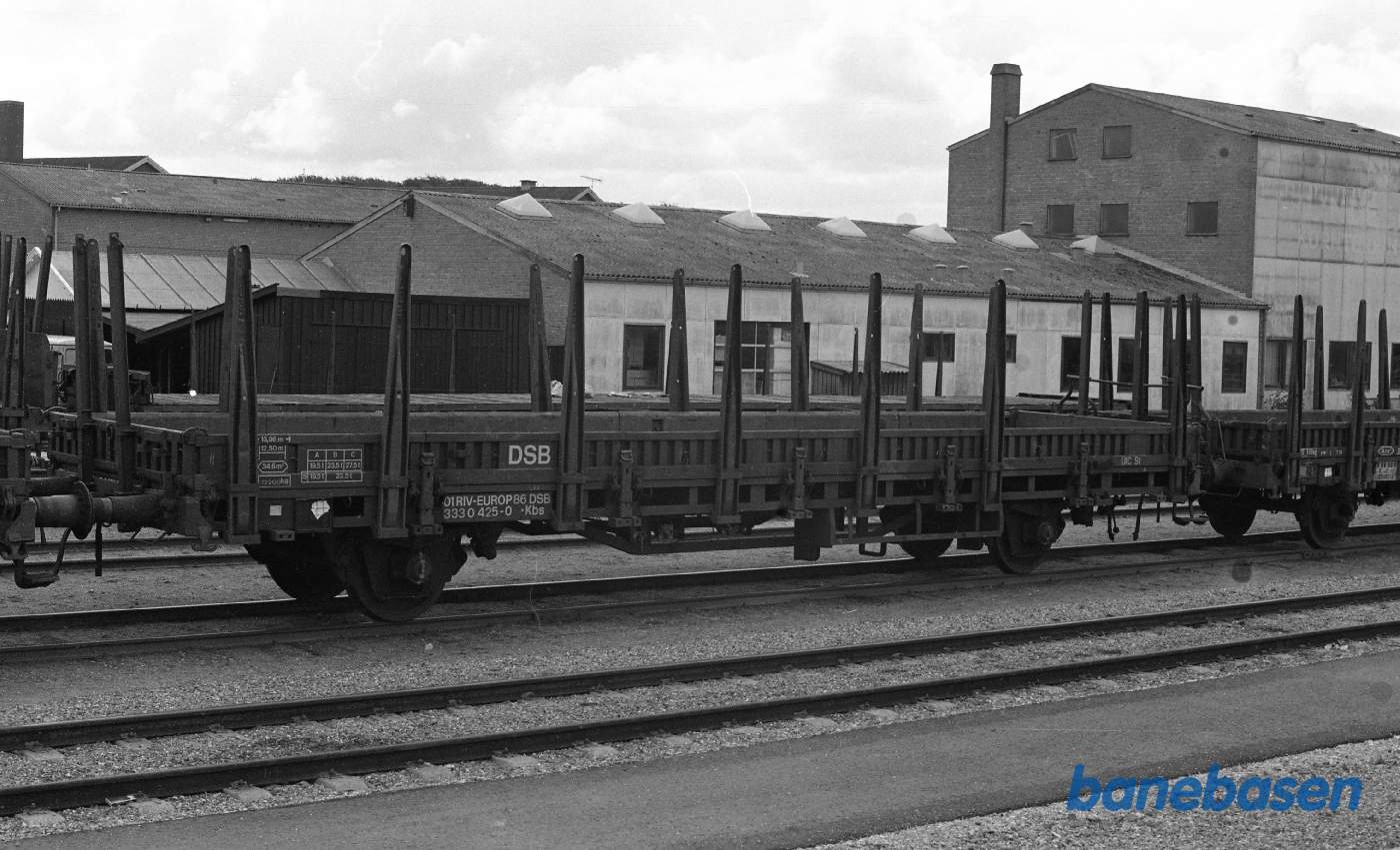 Hillerød Station. DSB Kbs 330 0 425