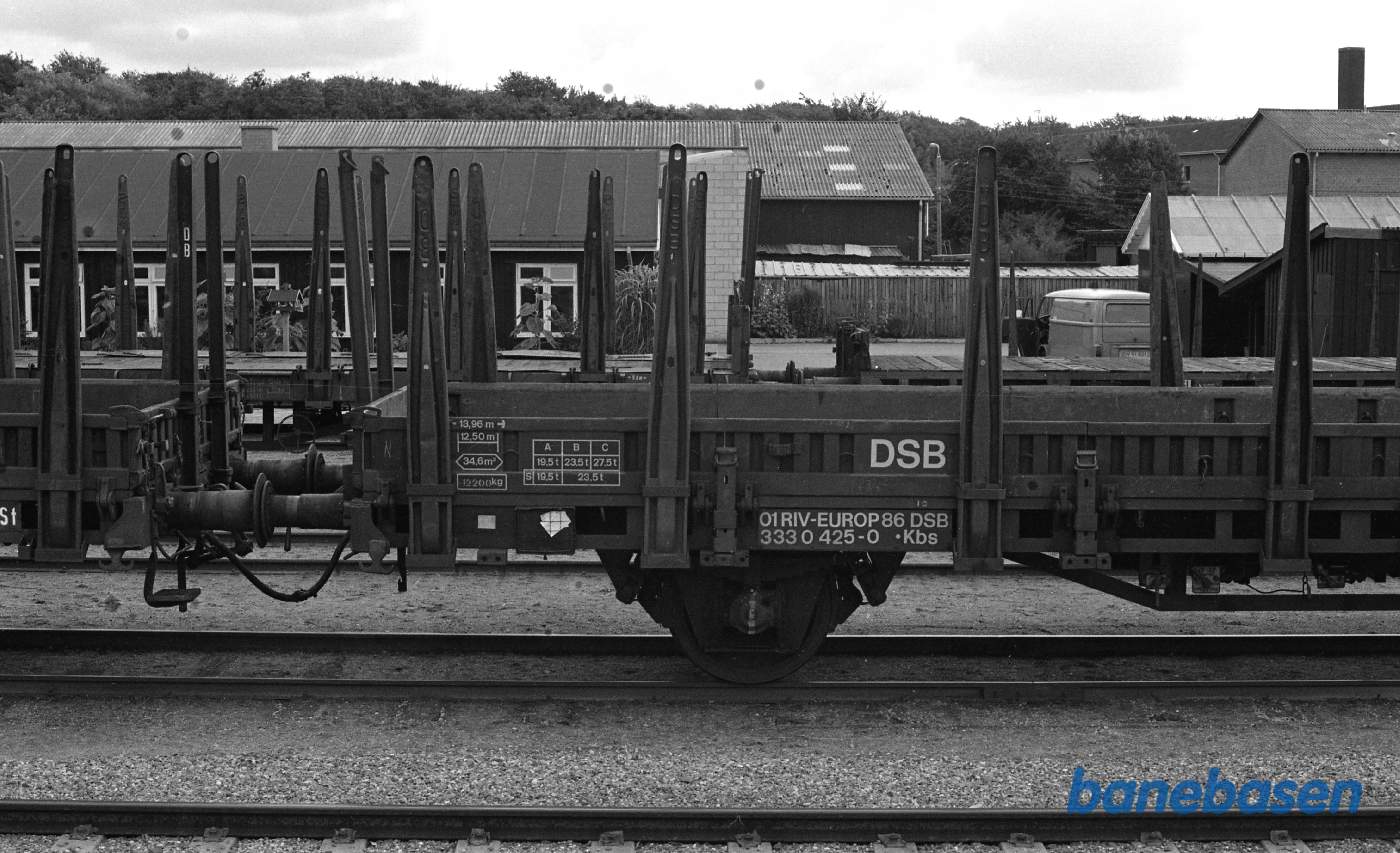 Hillerød Station. DSB Kbs 330 0 425 Hillerød Station. DSB Kbs 330 0 425