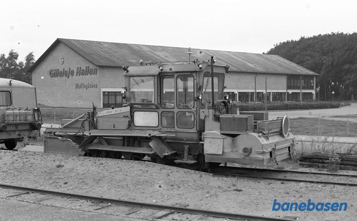 Gilleleje station med arbejdskøretøjer