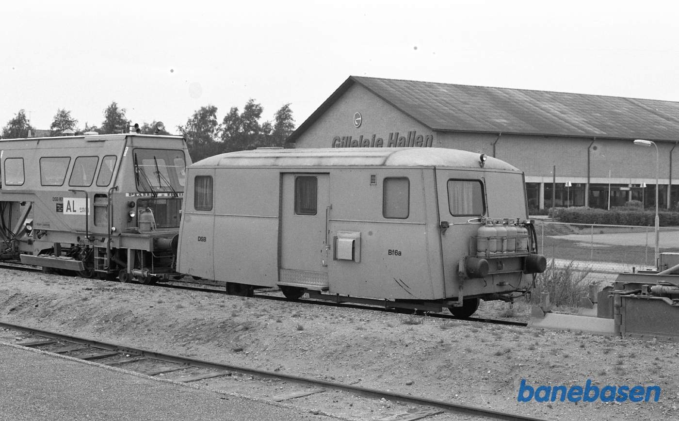 Gilleleje station med arbejdskøretøjer