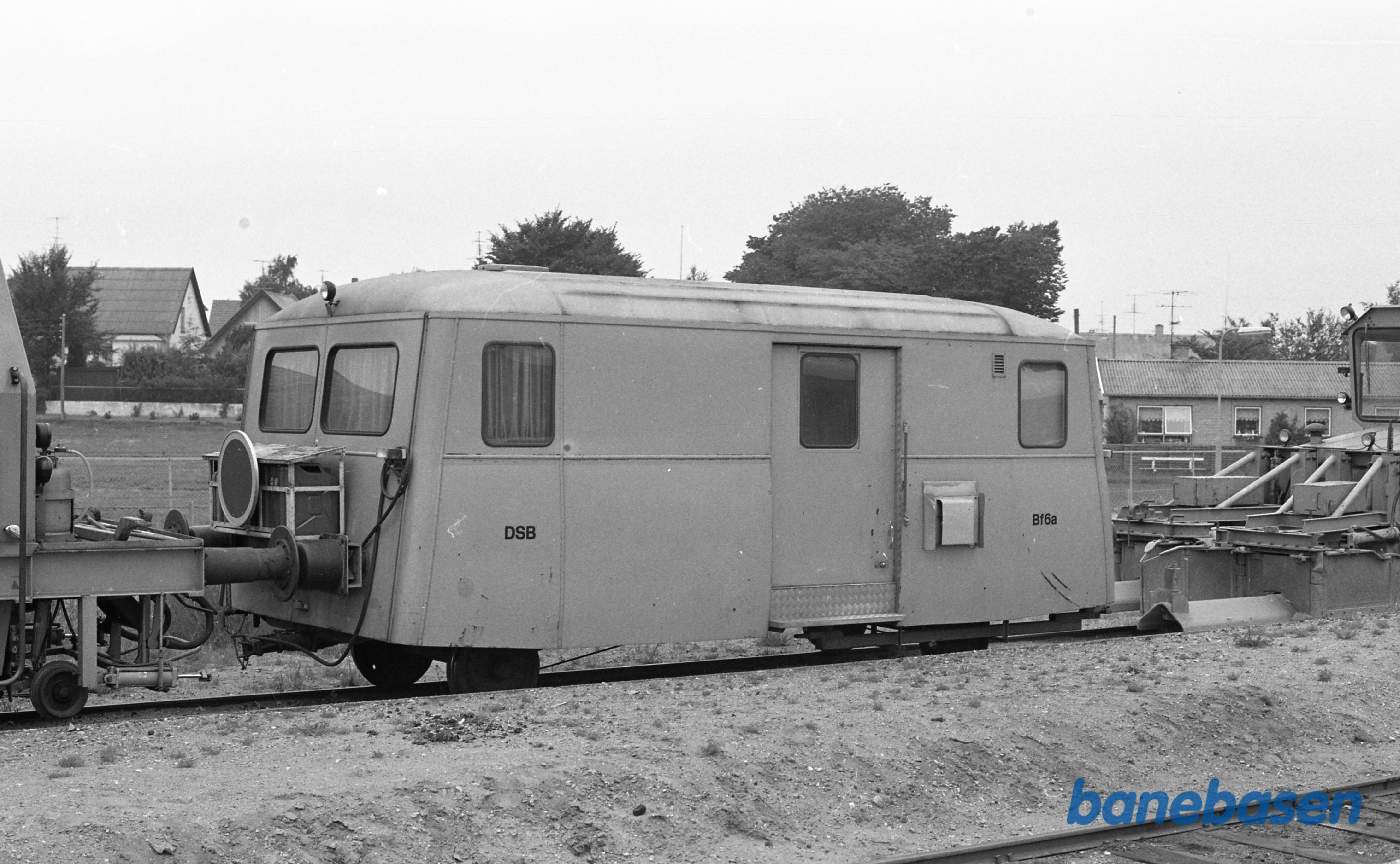 Gilleleje station med arbejdskøretøjer