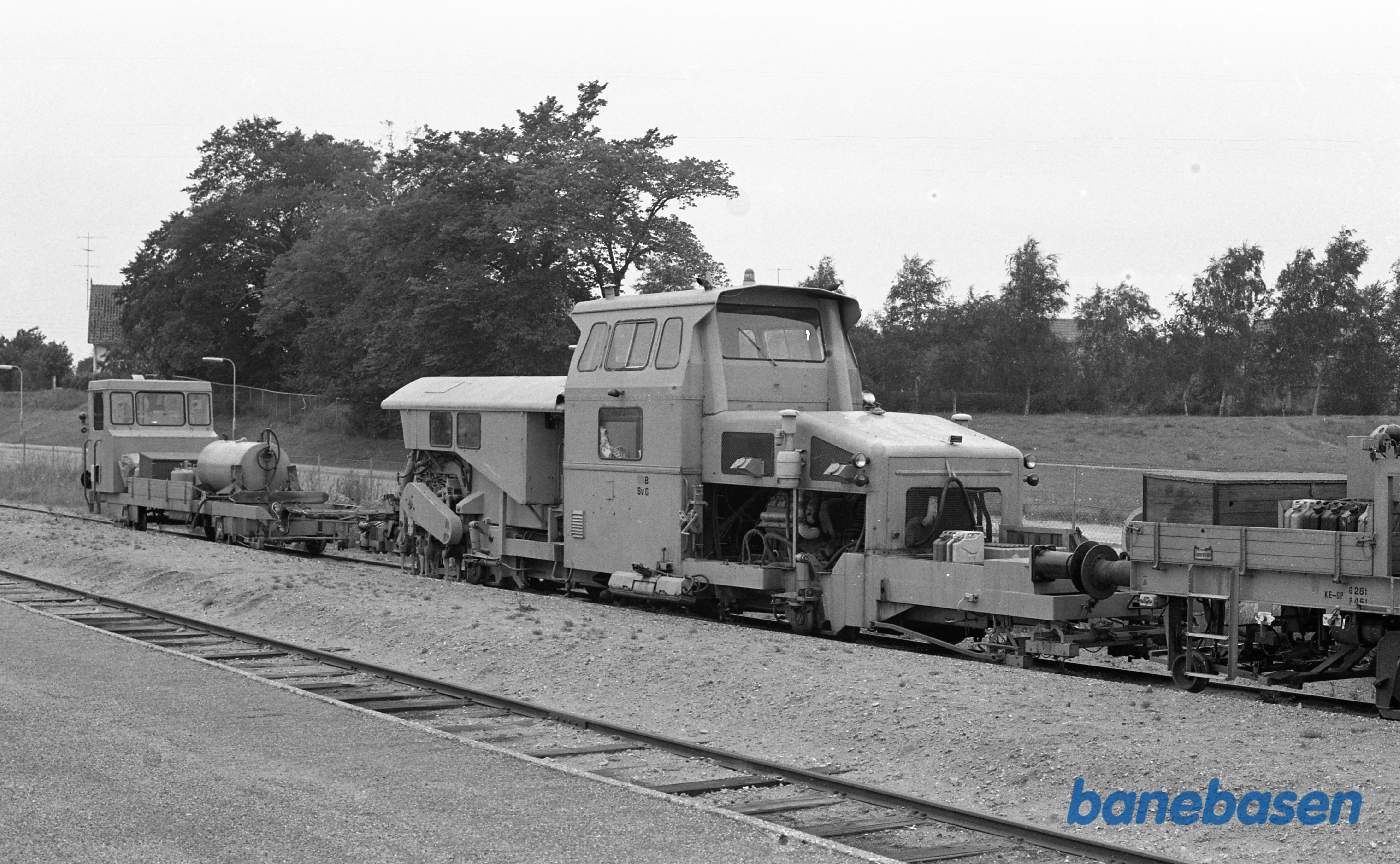 Gilleleje station med arbejdskøretøjer