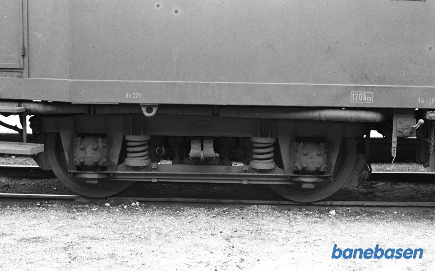 Hillerød station med HFHJ DK 76.Bogier