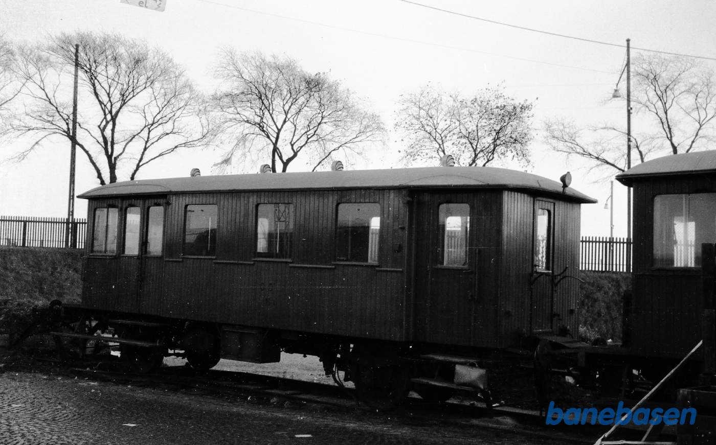 København, Islands Brygge med GDS M1/ M2 på vej til ophugning hos Levin & Co