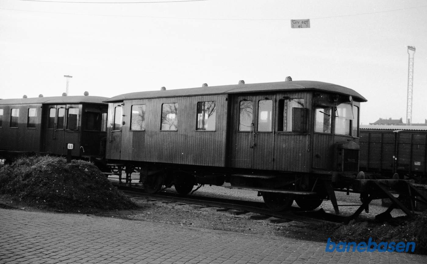 København, Islands Brygge med GDS M1/ M2 på vej til ophugning hos Levin & Co