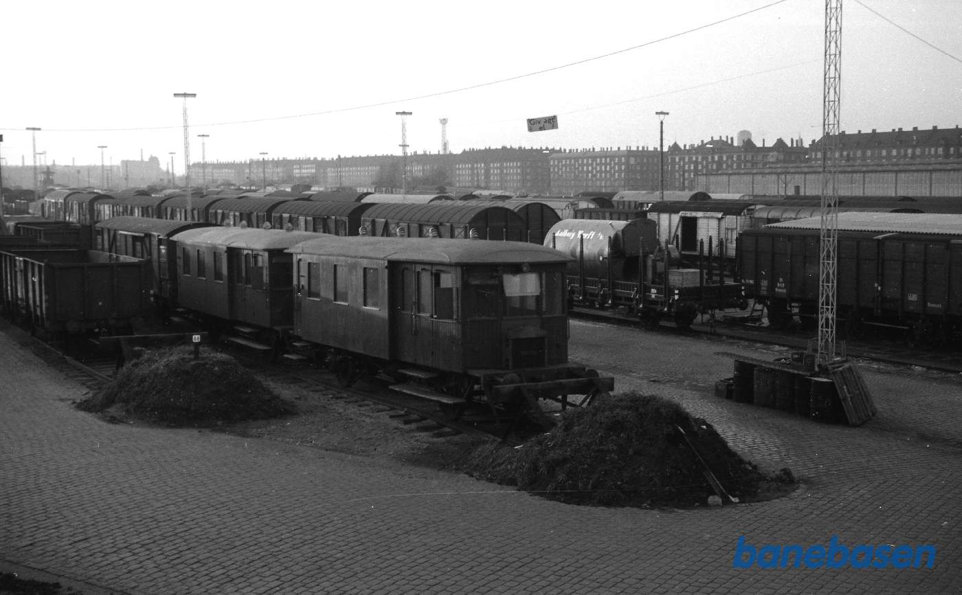 København, Islands Brygge med GDS M1/ M2 på vej til ophugning hos Levin & Co