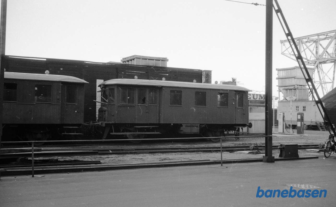 København, Islands Brygge med GDS M1/ M2 på vej til ophugning hos Levin & Co