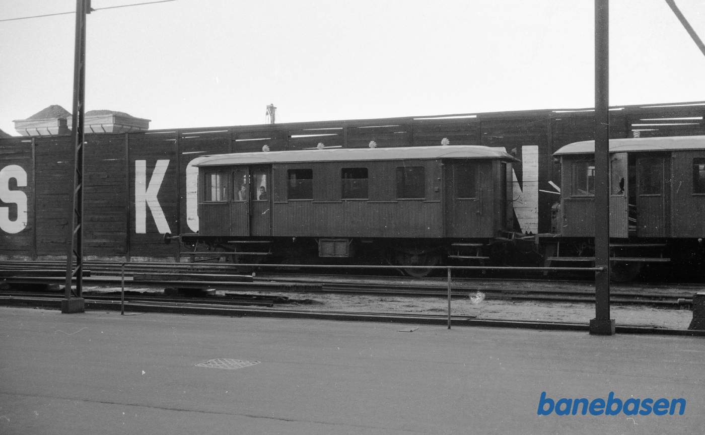 København, Islands Brygge med GDS M1/ M2 på vej til ophugning hos Levin & Co