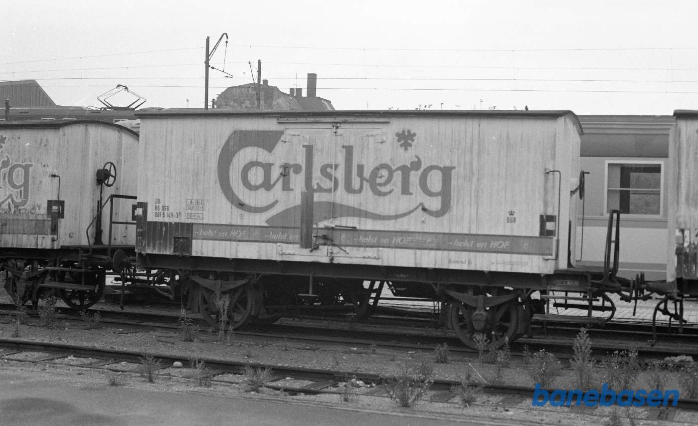 Frederiksberg station med Carlsbergvogn 081 5 49 3