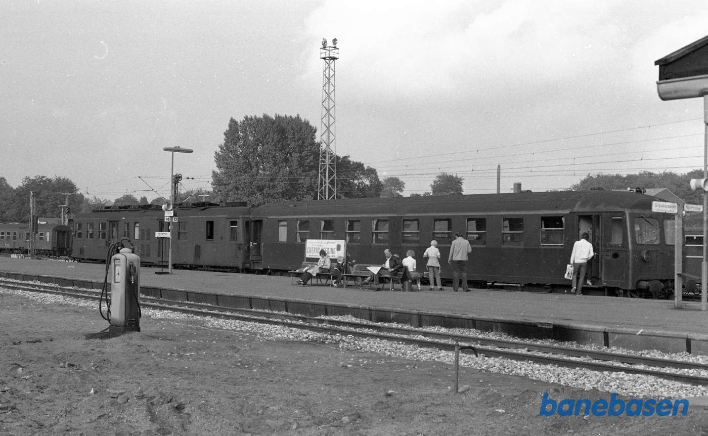 Hillerød station med MO og BHS mod Fredensborg Hillerød station med MO og BHS mod Fredensborg