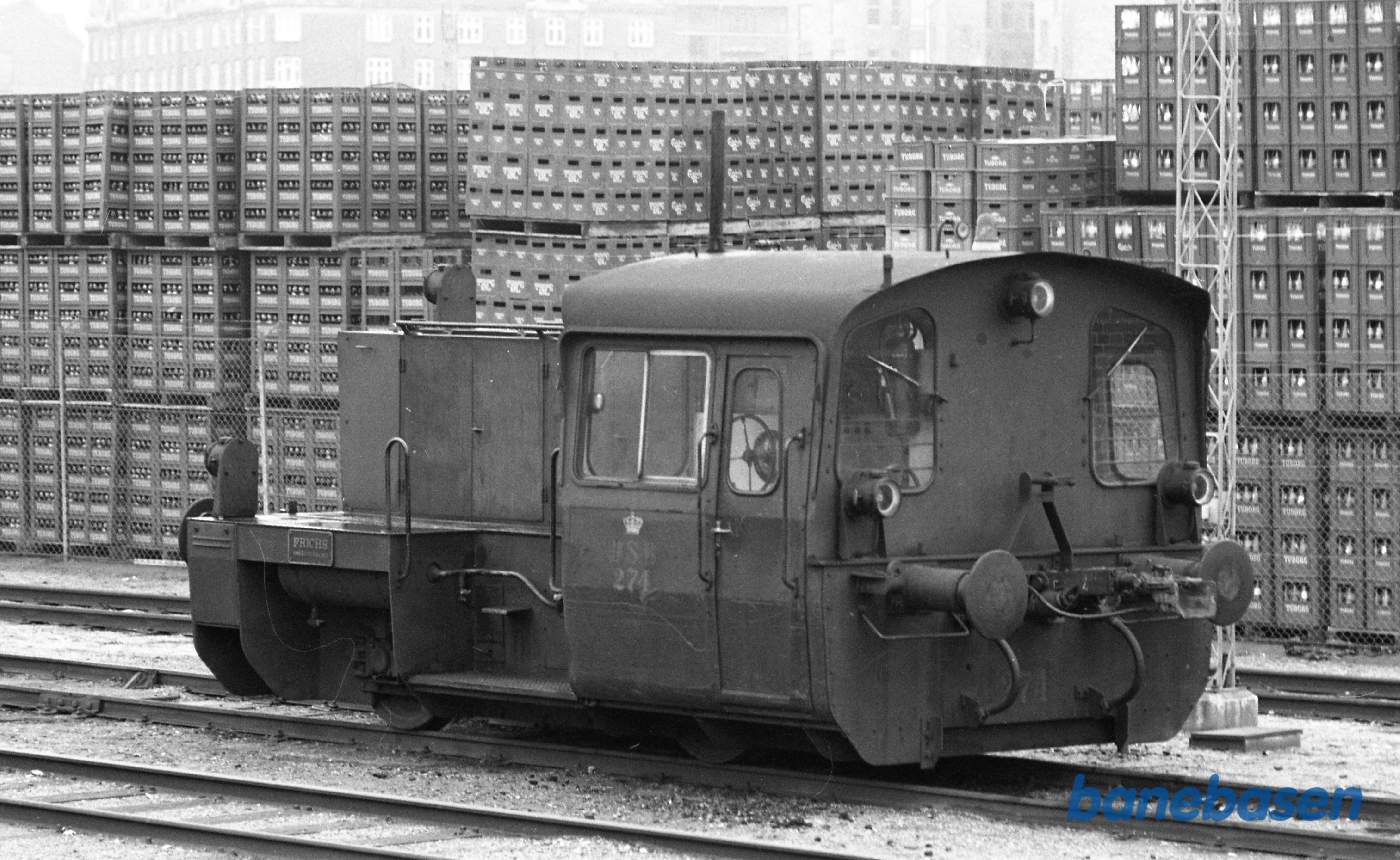 Frederiksberg station med Køf 274 og frosne øl i baggrunden