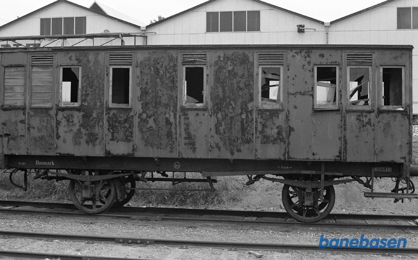 Hillerød station med SFJ Kupevogn