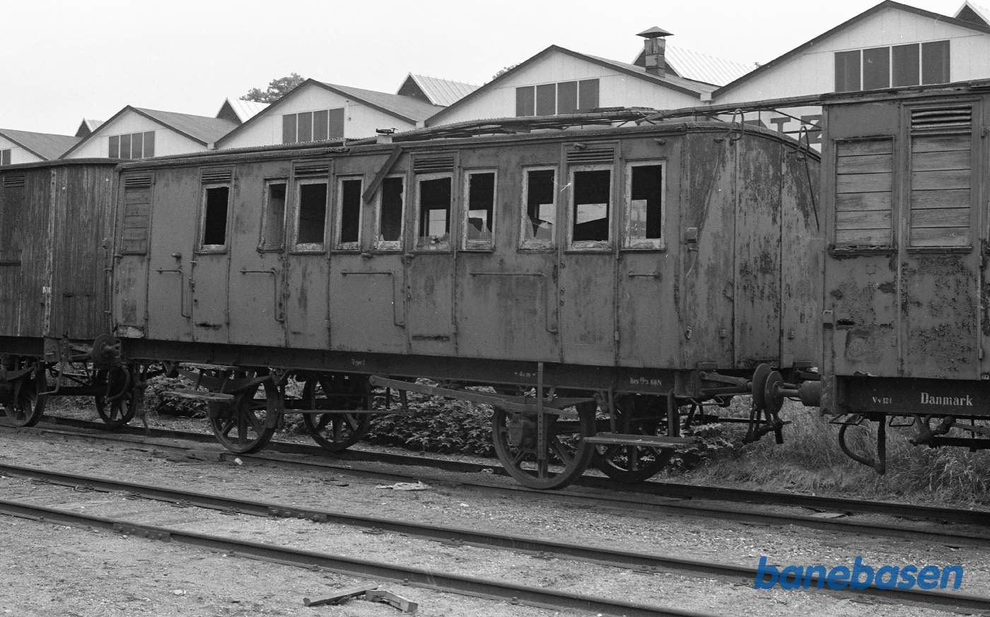 Hillerød station med SFJ Kupevogn