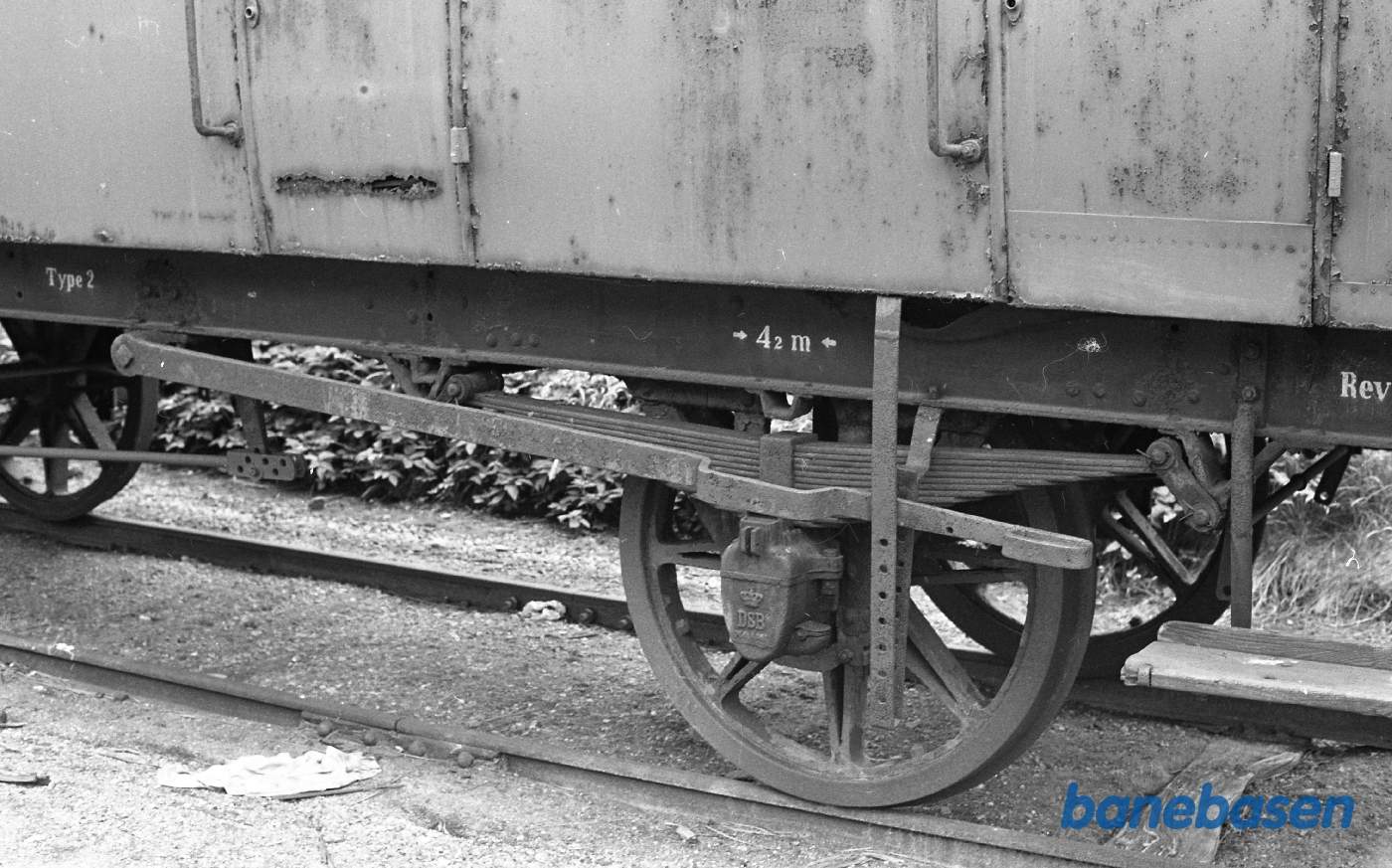 Hillerød station med SFJ Kupevogn. Hjul