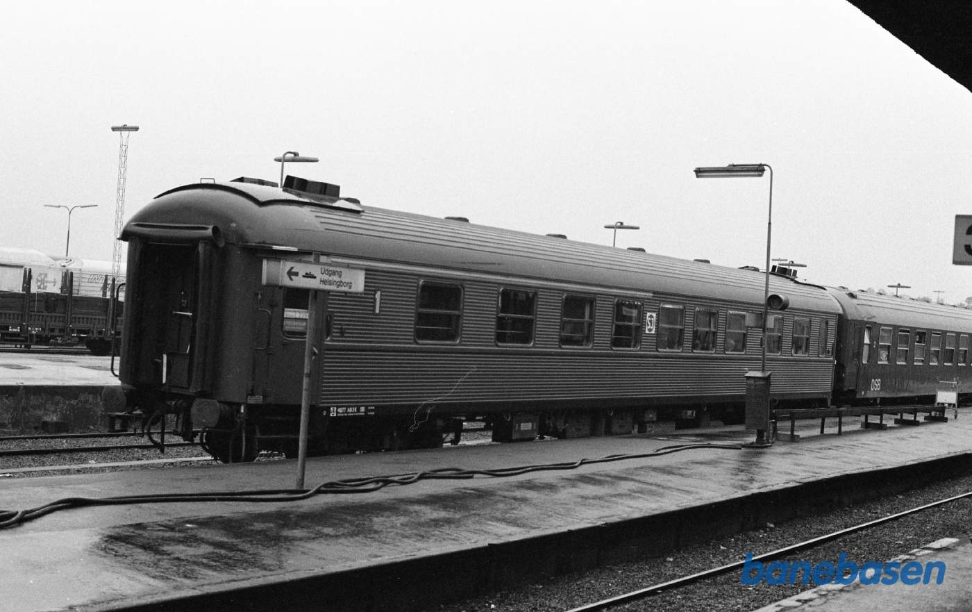 Helsingør station med Sj personvogn