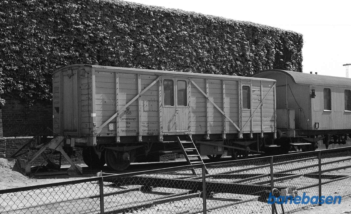 Helsingør station. Tjenestevogn 384