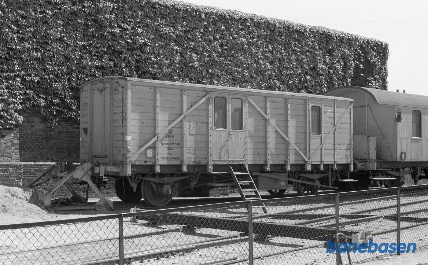 Helsingør station. Tjenestevogn 384