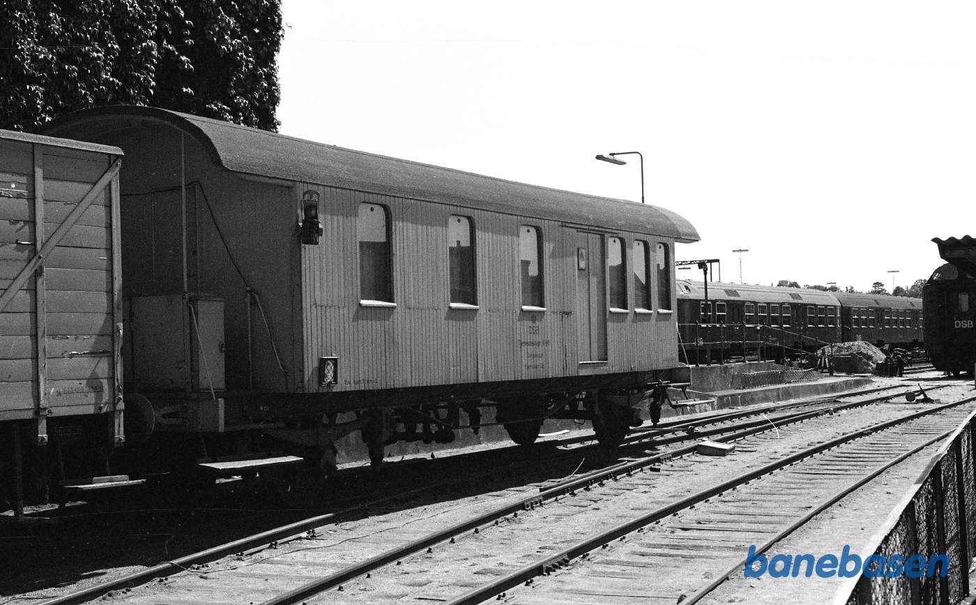 Helsingør station. Tjenestevogn 698