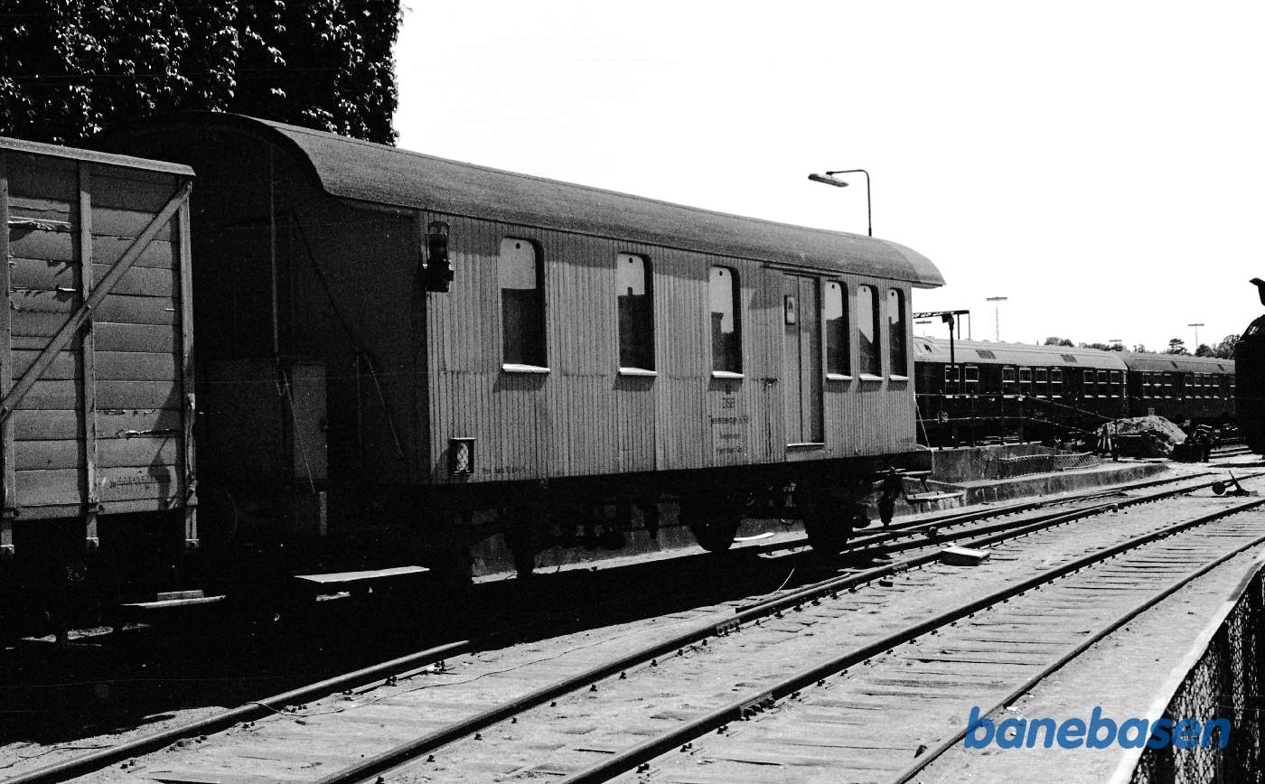 Helsingør station. Tjenestevogn 698