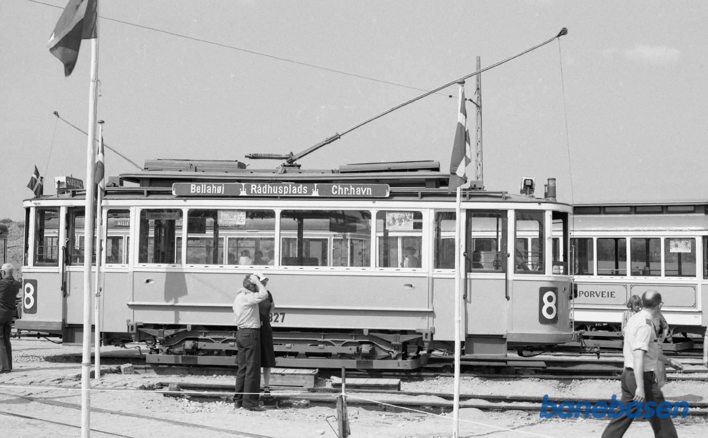 Skjoldenæsholm. Linie 8 motorvogn