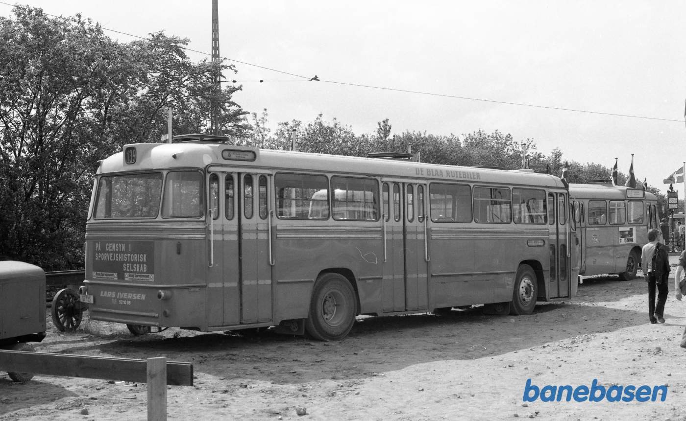 Skjoldenæsholm. Bus fra de blå rutebiler