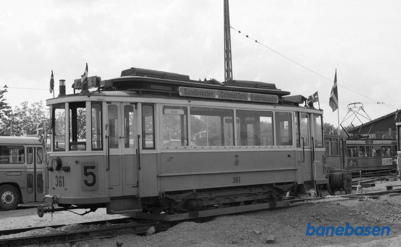 Skjoldenæsholm. Linie 5 motorvogn