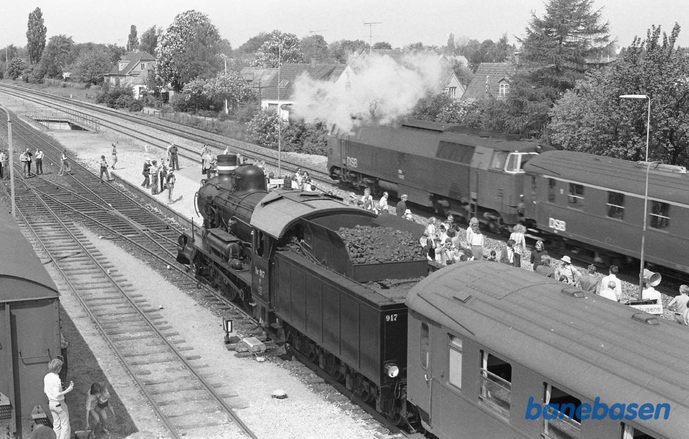 Mz med persontog overhaler i Hedehusene