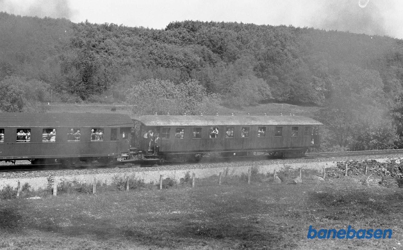 Toget i Herthadalen. LJ Ca 16