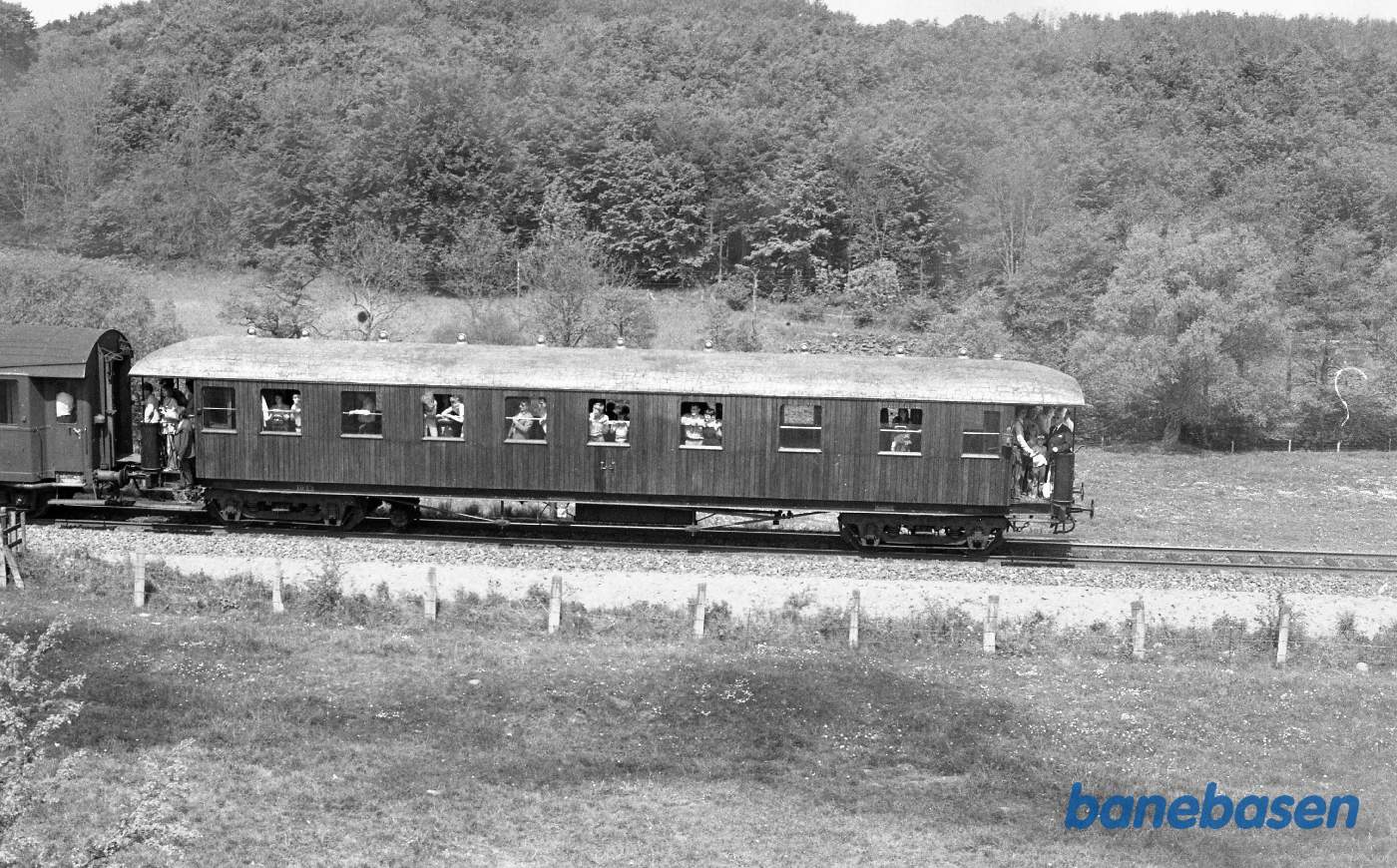 Toget i Herthadalen. LJ Ca 16