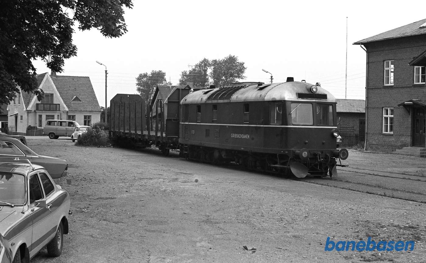 Græsted station. GDS L 1.med godsvogn foran stationen