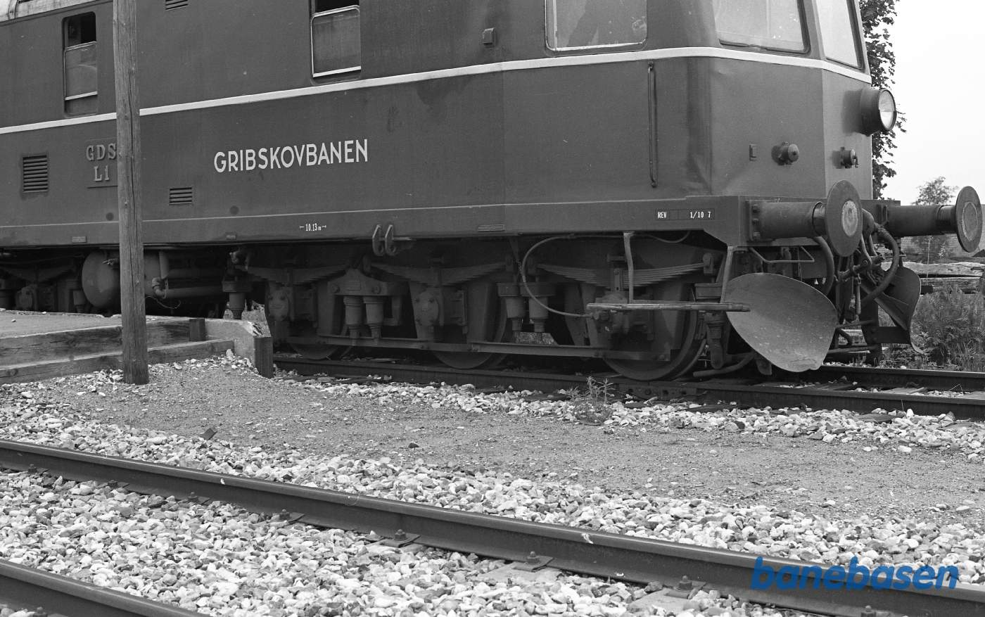 Græsted station. Detalje : Påskrifter på skørtet