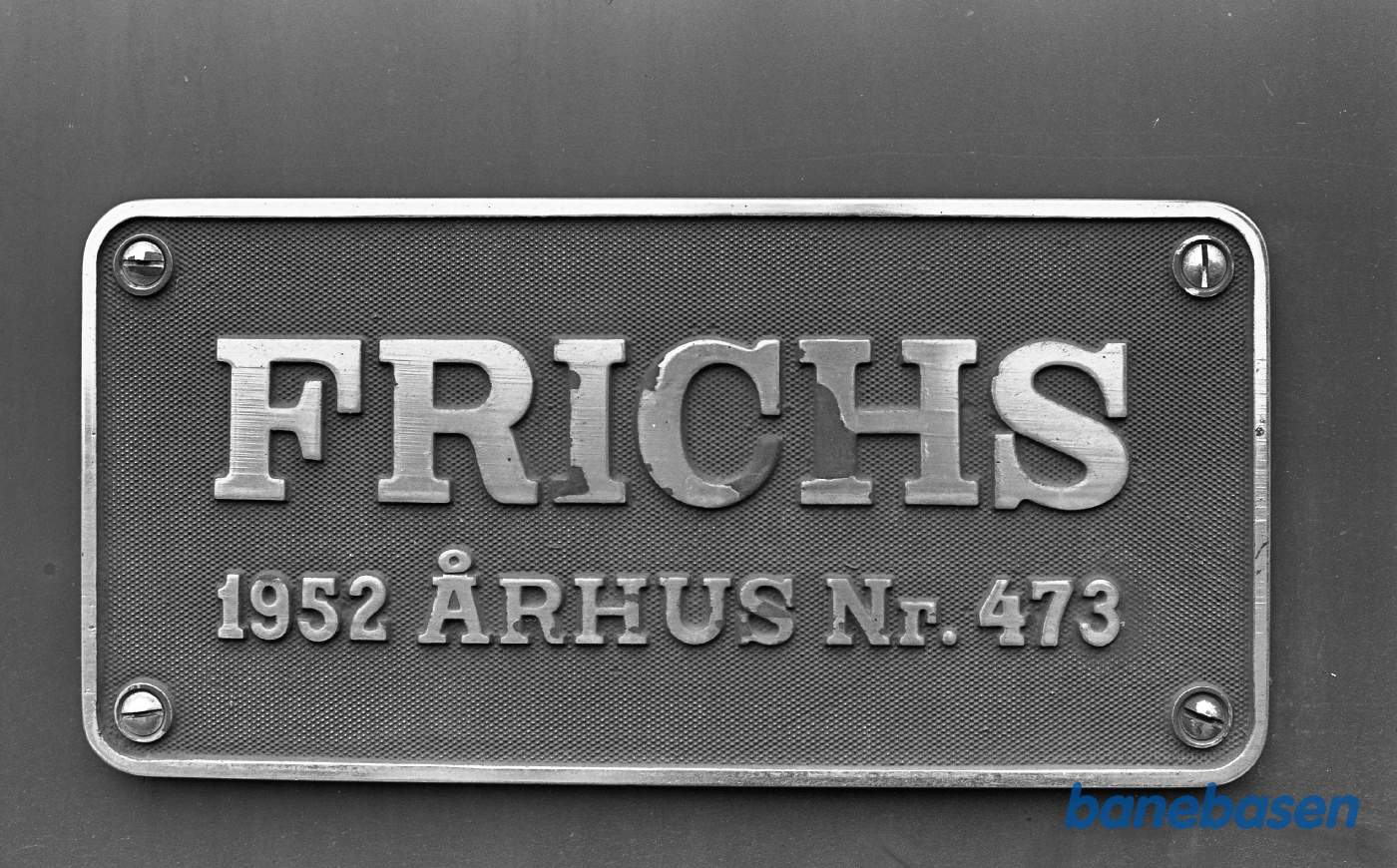 Græsted station. Detalje : Fabriksplade Græsted station. Detalje : Fabriksplade