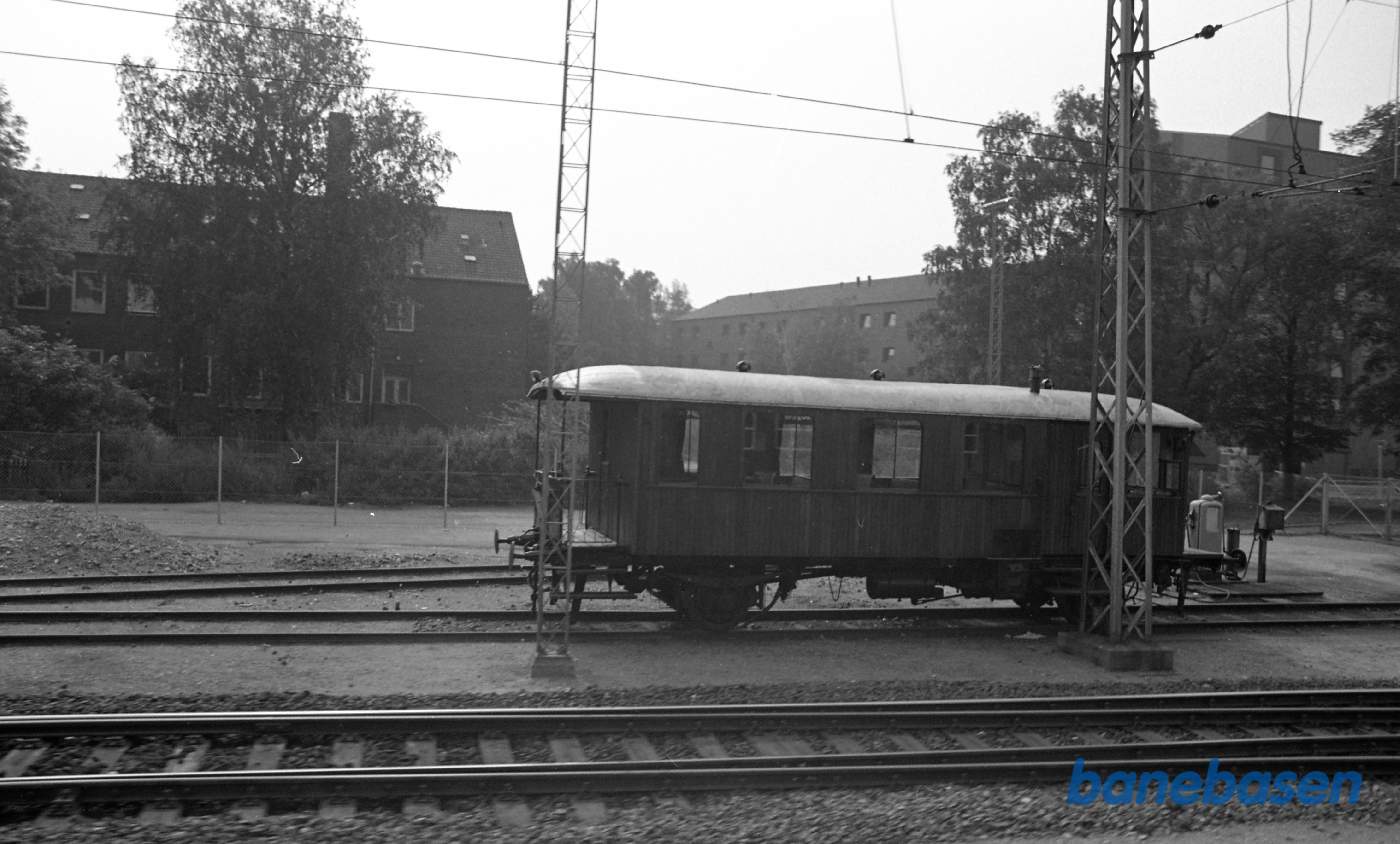 Lyngby station. LNJ M 4