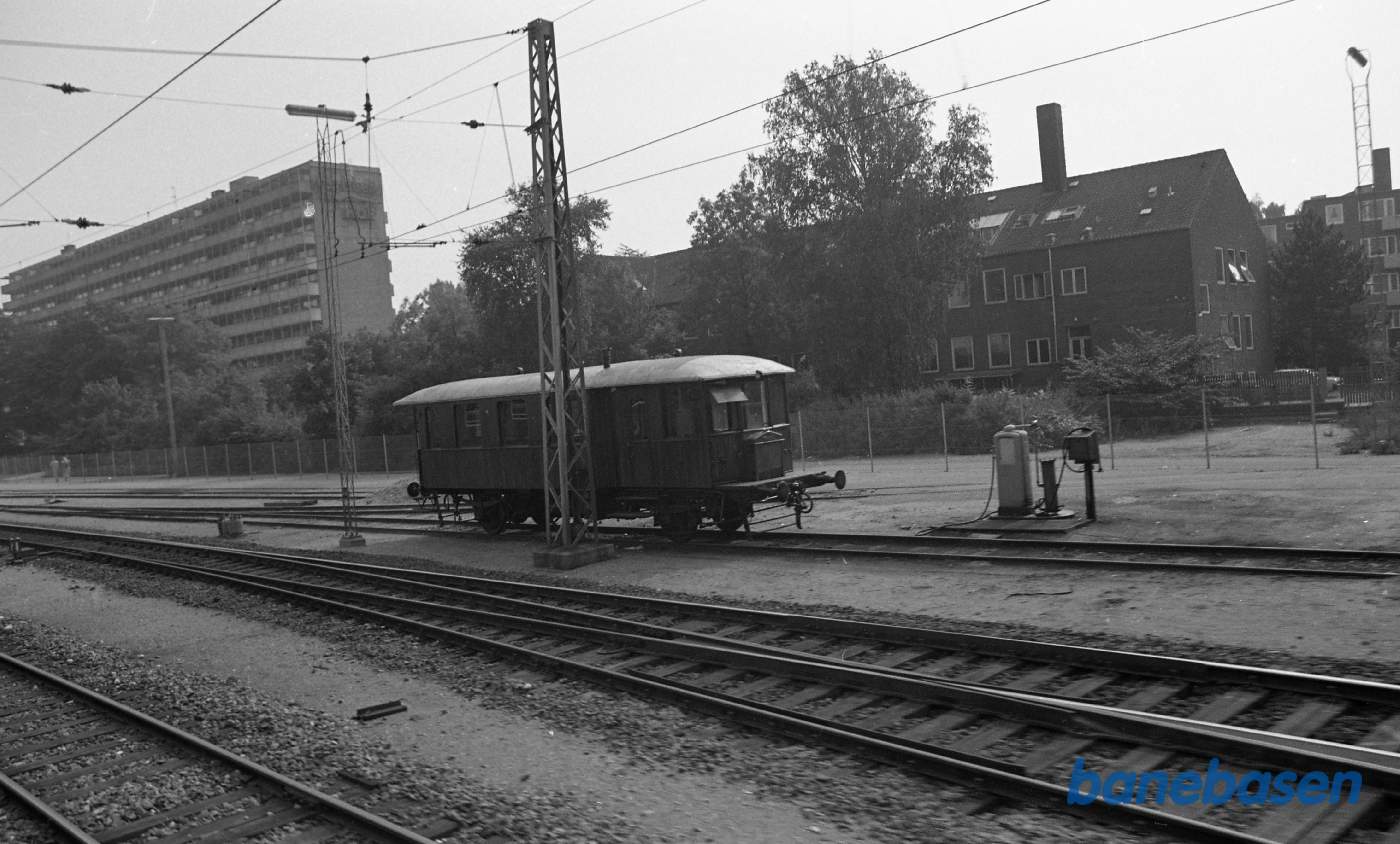 Lyngby station. LNJ M 4