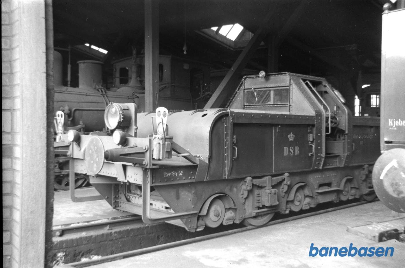 Østerport .Skinneslibemaskine i remisen