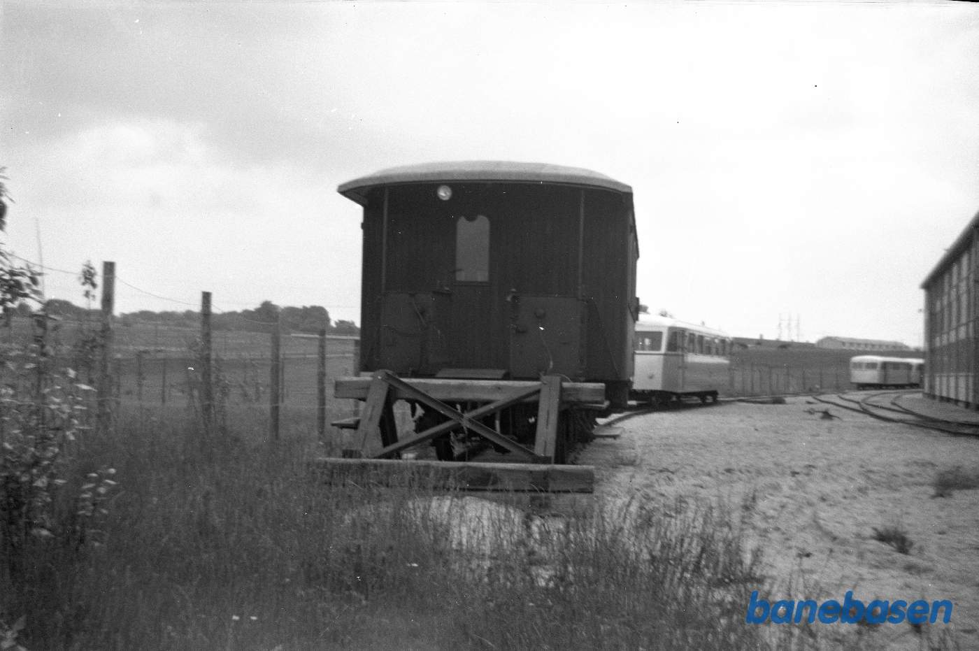 Firskovvej med LNJ M 4 og skinnebusbivogne