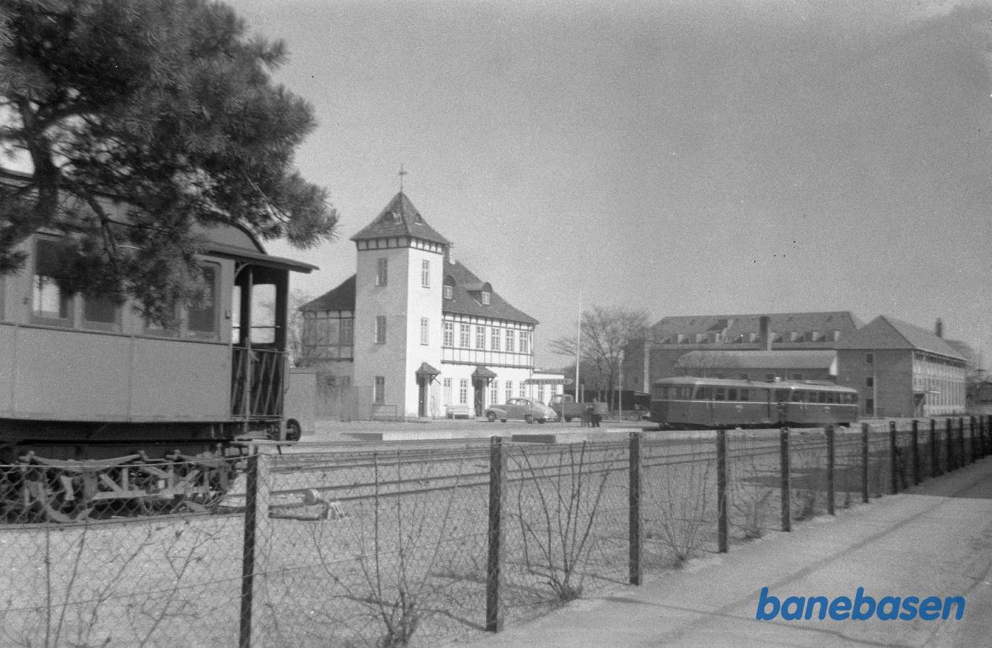 Grønnehave med Skinnebusser