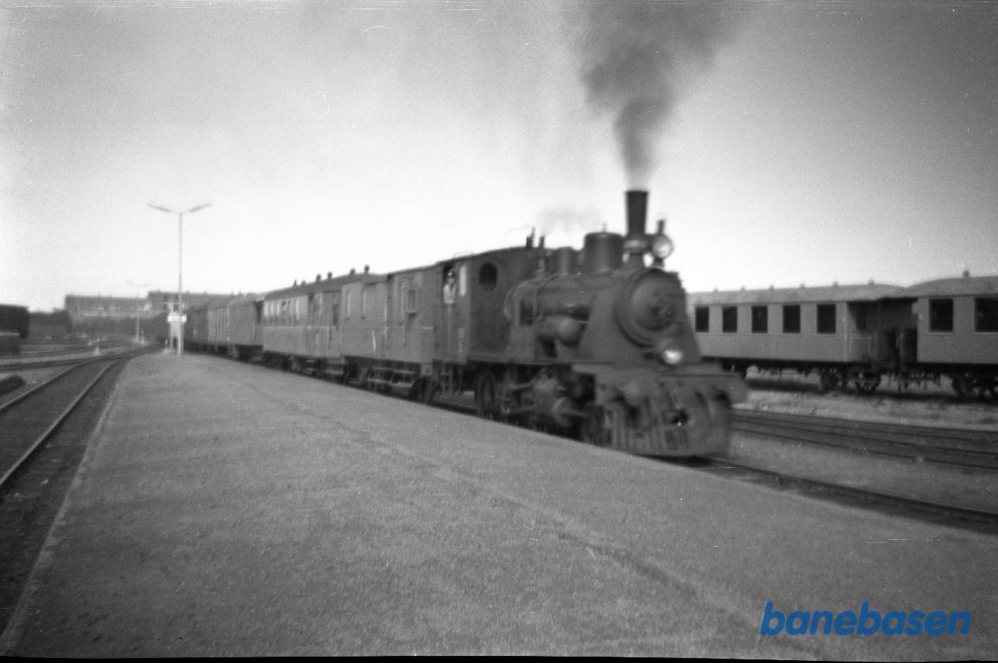 Skagen station med tog og SB 5